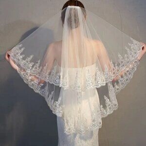 Enchanting Lace-Trimmed Bridal Veil with Sequins 🔥🔥✨✨💖💖 NWT